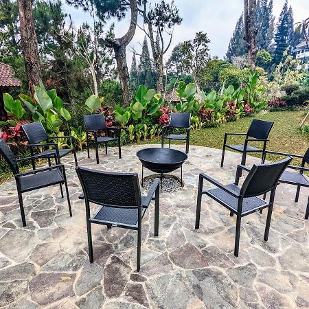 Cottonwood Exclusive Villa @Lembang Asri - Jacuzzi Playground Netflix Billyard Extérieur photo