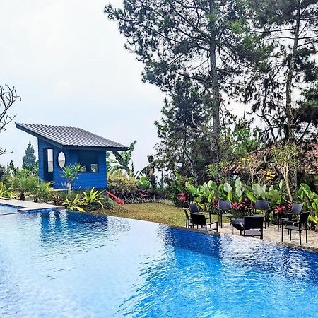 Cottonwood Exclusive Villa @Lembang Asri - Jacuzzi Playground Netflix Billyard Extérieur photo