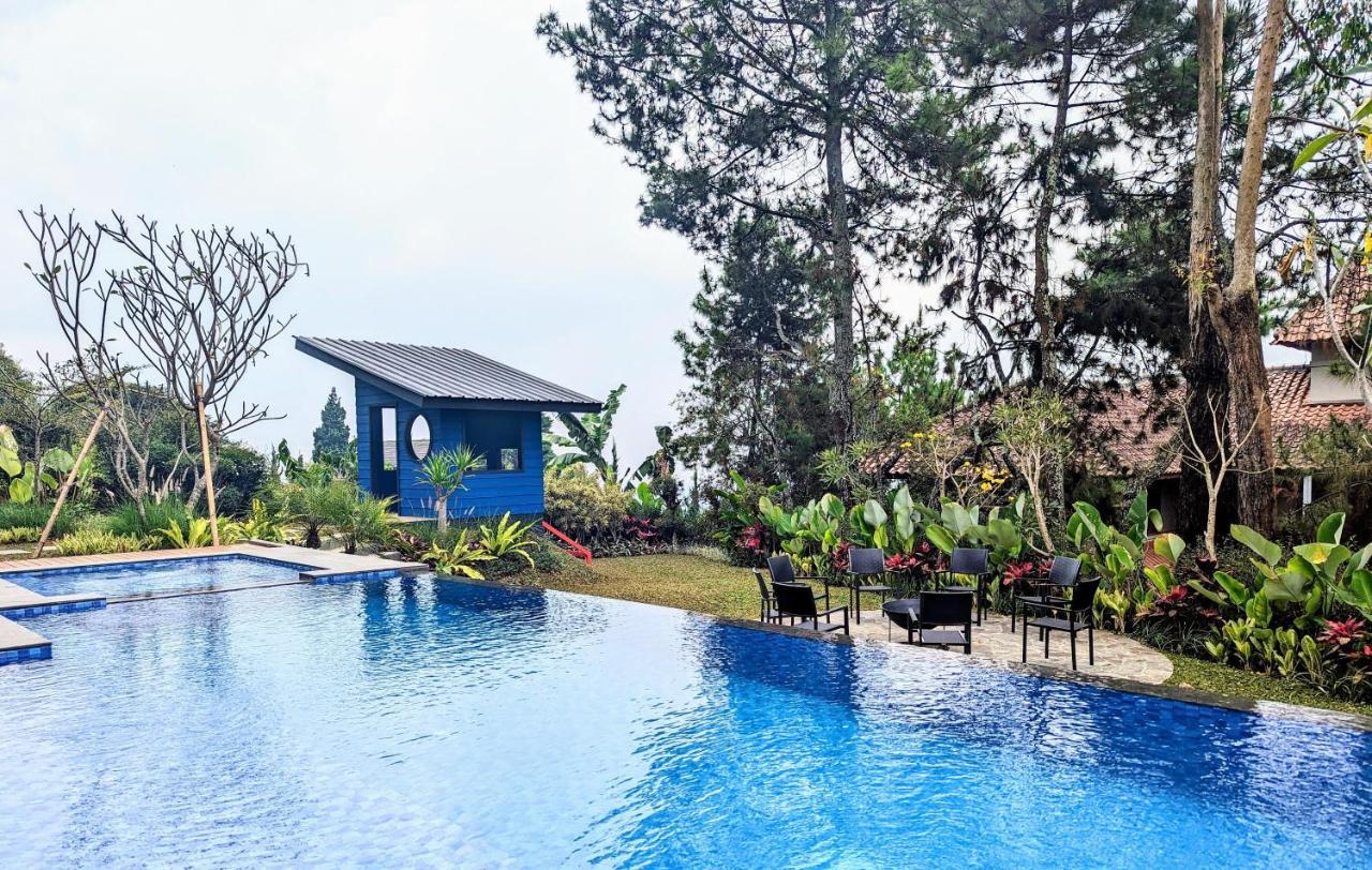 Cottonwood Exclusive Villa @Lembang Asri - Jacuzzi Playground Netflix Billyard Extérieur photo
