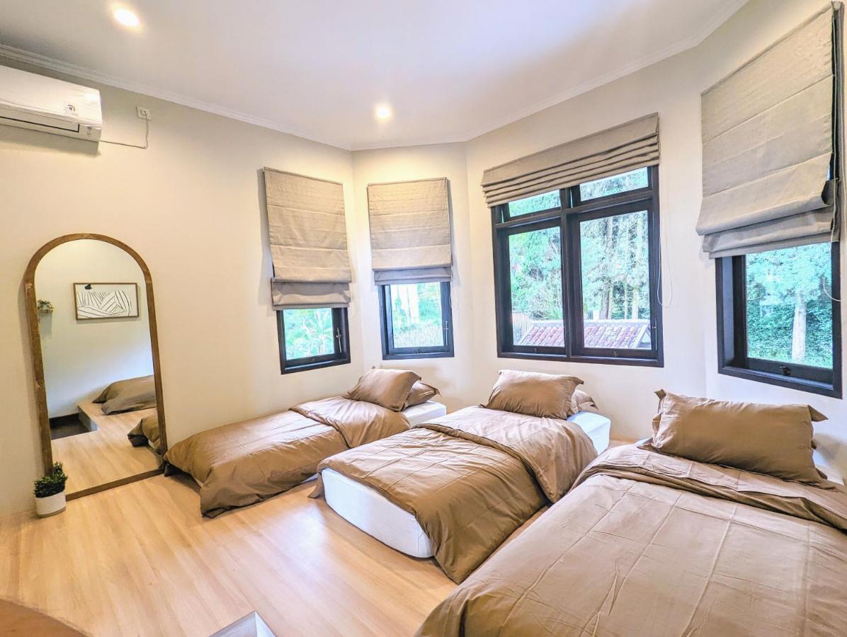 Cottonwood Exclusive Villa @Lembang Asri - Jacuzzi Playground Netflix Billyard Extérieur photo